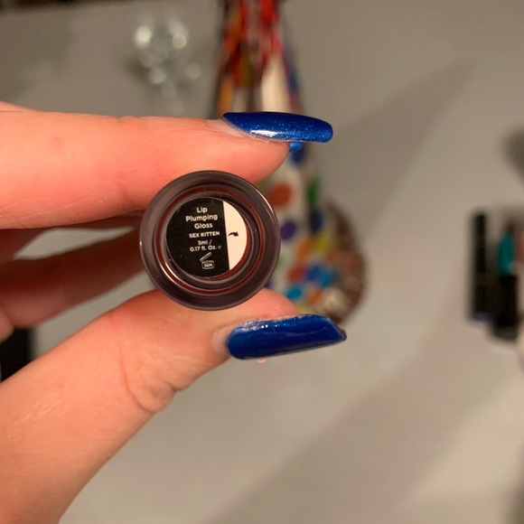 Iconic London Lip plumping gloss - Picture 2 of 2